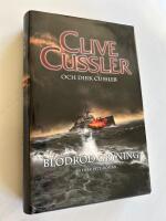 Blodr&ouml;d gryning : en Dirk Pitt-roman