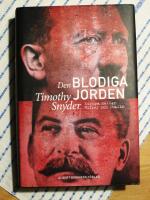 Den blodiga jorden : Europa mellan Hitler och Stalin