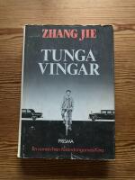 Tunga vingar : [en roman fr&aring;n f&ouml;r&auml;ndringarnas Kina]