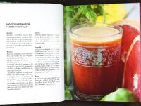 GR&Ouml;NA JUICER & SMOOTHIES &ndash; Turboladda kroppen med r&aring; energi!