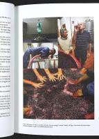 VID ETT STENBORD I TOSCANA &ndash; Vinet, maten, sk&ouml;rdefesten