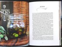 VID ETT STENBORD I TOSCANA &ndash; Vinet, maten, sk&ouml;rdefesten