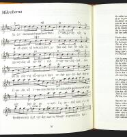 60 VISOR av BENGT S&Auml;NDH &ndash; Presentationer, vinjetter, noter, ackordsanalys samt fem sj&auml;lvbiografiska ber&auml;ttelser. Elva snapsvisor och tre fula samt diskografi.