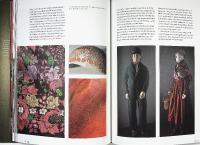 MODEMAKT &ndash; 300 &aring;r av kl&auml;der