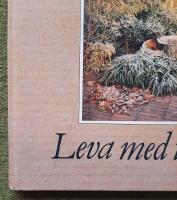 Leva med trädgård