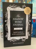 The shadow work journal : uppt&auml;ck nycklarna till ditt undermedvetna
