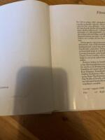 K&auml;ra helsningar fr&aring;n Floda, Gr&aring;bo och Lerum : vykort med m&auml;nniskor och milj&ouml;er fr&aring;n det tidiga 1900-talet