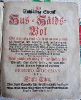 En Fulst&auml;ndig Swensk Hus-H&aring;lds-Bok. Om Swenska Land-Hush&aring;ldningen i gemen och i synnerhet, s&aring;in-som utom huset, om Landt-gods, &Aring;kerbruk, S&auml;dens f&ouml;rmerande, &Auml;ngar, Rior, Tobaks-planterng, Humle-g&aring;rdar, allehanda st&ouml;rre och mindre Boskaps-och Creaturs ski&ouml;tsel och Curer, Luft- och Tr&auml;dg&aring;rdar, Skogar, Kokekonsten, Confiturer och allehanda Liqueurers tilredande a.a. jemte monga f&ouml;rtr&auml;ffeliga och nyttiga Areana Oeconomica. Utur gamla och nya, s&aring; w&auml;l Tyska, som Swenska hus-h&aring;lds-b&ouml;cker, och egen erfarenhet, sammanskrifwen och utgifwen af Reinero Broocman. Med Hans Kongeliga Maj:ts allern&aring;digste Privilegio. F&ouml;rsta Delen + Andre Del.+ En Underr&auml;ttelse huru man efter Solens oj&auml;mna r&ouml;relse b&ouml;r r&auml;tt st&auml;lla ett Uhrw&auml;rk. at hela &aring;hret igenom beh&aring;ller en j&auml;mn och of&ouml;r&auml;ndrad g&aring;ng, utgifwen af Anders Celsius.