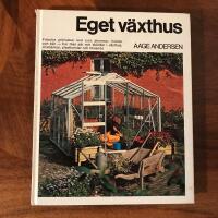Eget v&auml;xthus : [fr&auml;scha gr&ouml;nsaker &aring;ret runt, blommor, frukter och b&auml;r - hur man s&aring;r och sk&ouml;rdar i v&auml;xthus, drivb&auml;nkar, plasttunnlar och liknande]