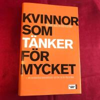 Kvinnor som t&auml;nker f&ouml;r mycket : om destruktiva tankem&ouml;nster och hur du tar dig ur dem