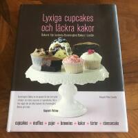 Lyxiga cupcakes och l&auml;ckra kakor : bakverk fr&aring;n ber&ouml;mda Hummingbird Bakery
