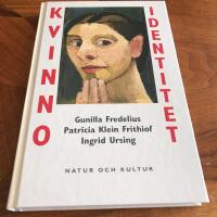 Kvinnoidentitet : Introduktion till dynamisk kvinnopsykologi i ett livsloppsperspektiv