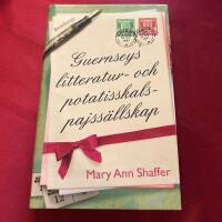 Guernseys litteratur- och potatisskalspajss&auml;llskap