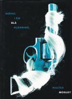 Dj&auml;vul i en bl&aring; kl&auml;nning