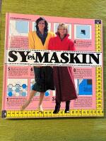 Sy p&aring; maskin : grundkurs, kl&auml;ds&ouml;mnad, skr&auml;ddarsytt, heminredning, lappt&auml;cksteknik