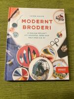 Modernt broderi : 20 roliga projekt att brodera, b&auml;ra och dela med sig av