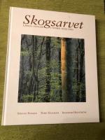Skogsarvet : l&auml;ngs stigar i nord och syd