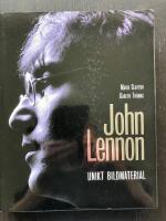 John Lennon. Fotografier fr&aring;n Daily Mail