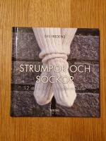 Strumpor och sockor : 12 stickade och virkade modeller