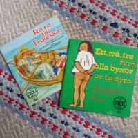 Ro, ro till fiskesk&auml;r + Ett, tv&aring;, tre fyra alla byxor &auml;r s&aring; dyra. 2 st Pixi