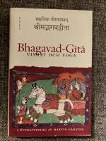 Bhagavad-Gītā - vishet och yoga