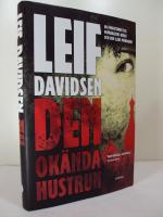 Den ok&auml;nda hustrun  -  kriminalroman