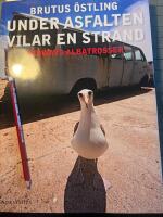 Under asfalten vilar en strand : Midways albatrosser