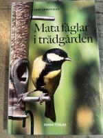 Mata f&aring;glar i tr&auml;dg&aring;rden