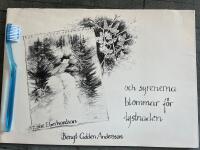 och syrenerna blommar f&ouml;r tystnaden