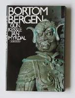 Bortom bergen : bilder fr&aring;n Binglingsi, Maijishan, Dunhuang och andra helgedomar l&auml;ngs den gamla v&auml;gen : med ett inledande resonemang kring resandet, seendet och konsten