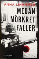 Medan m&ouml;rkret faller