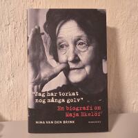 Jag har torkat nog m&aring;nga golv : en biografi om Maja Ekel&ouml;f