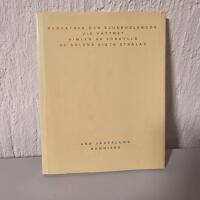 Rundkyrka och sjukhusl&auml;ngor vid vattnet himlen &auml;r f&ouml;rgylld av solens sista str&aring;lar : dikter