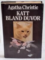 Katt bland duvor
