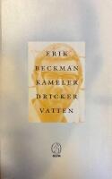 Kameler dricker vatten