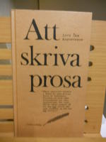 Att skriva prosa: en ess&auml; och ett reportage