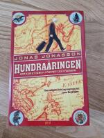 Hundra&aring;ringen som klev ut genom f&ouml;nstret och f&ouml;rsvann