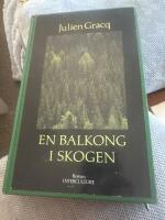En balkong i skogen