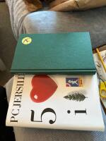 Fem hj&auml;rtan i en t&auml;ndsticksask