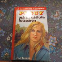 Peggy och de g&aring;tfulla fotsp&aring;ren