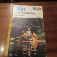 Fem p&aring; fotvandring
