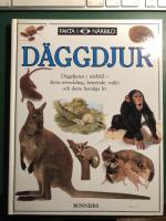 Dinosaurier : [dinosauriernas sp&auml;nnande v&auml;rld i n&auml;rbild - deras utveckling, beteende, milj&ouml; och varf&ouml;r de pl&ouml;tsligt f&ouml;rsvann]