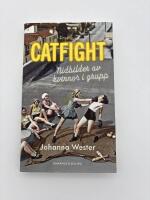 Catfight : nidbilder av kvinnor i grupp
