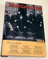 Sl&auml;ktforskarnas &aring;rsbok 2004 K&Ouml;P FLERA &Aring;RG&Aring;NGAR 15% RABATT VID K&Ouml;P AV FEM, 35% VID K&Ouml;P AV 10 ELLER FLER.