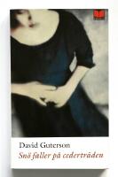 Sn&ouml; faller p&aring; cedertr&auml;den