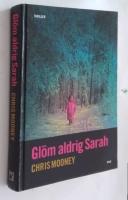 Gl&ouml;m aldrig Sarah : [thriller]