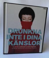 Drunkna inte i dina k&auml;nslor : en &ouml;verlevnadsbok f&ouml;r sensitivt beg&aring;vade