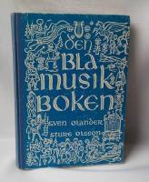 Den bl&aring; musikboken
