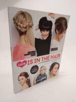 Love is in the hair : mooie opsteekkapsels voor elke gelegenheid