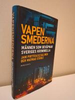Vapensmederna : m&auml;nnen som bev&auml;pnar Sveriges kriminella